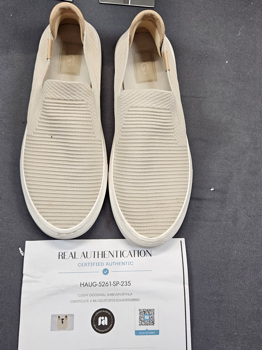 UGG  women's 10 Alameda Sammy Slip on  in Sea Salt COA
